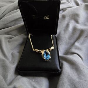 18kt gold necklace with blue topaz pendent
